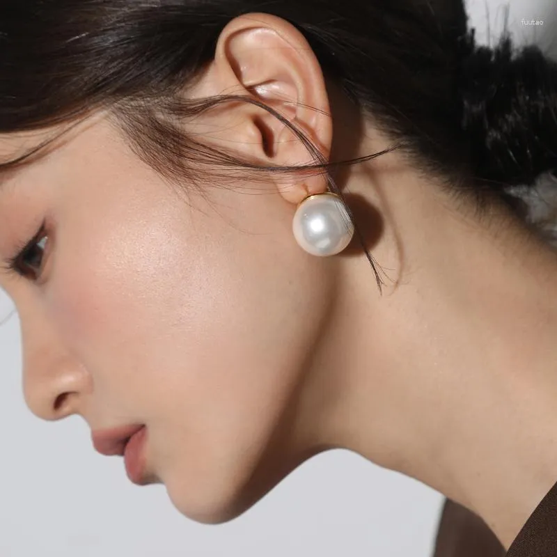 Boucles d'oreilles pendantes Conception de niche unique et exagérée Sensation haut de gamme Grande perle Version coréenne féminine de Ins Light Luxury