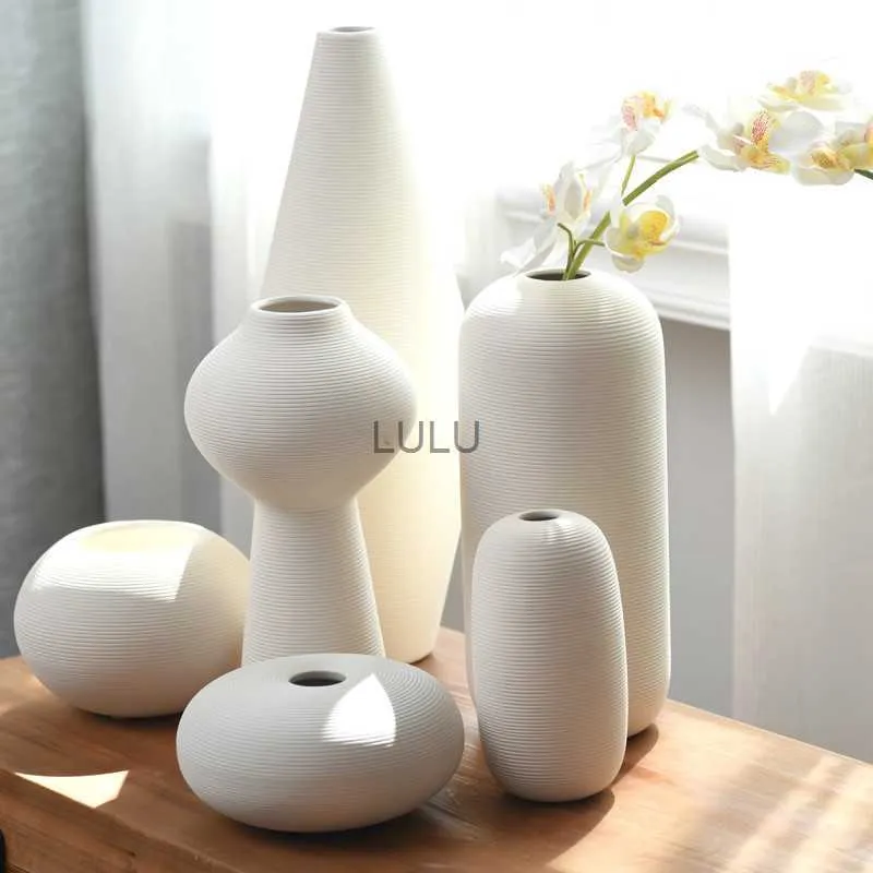 Nordic Classic White Art Ceramic Flower Vase Matsal Creative Decoration Porcelain Vases HKD230810