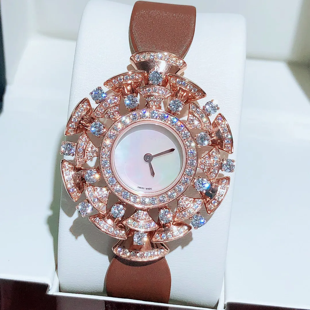 Orologio da donna creativo Orologio da donna con diamanti colorati Orologi da polso alla moda Movimento svizzero al quarzo Quadrante in madreperla Acciaio inossidabile con zaffiro Impermeabile