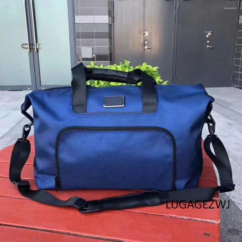 Duffel çantaları marka su geçirmez seyahat duffle çanta erkekler için büyük kapasiteli iş tote omuz askısı