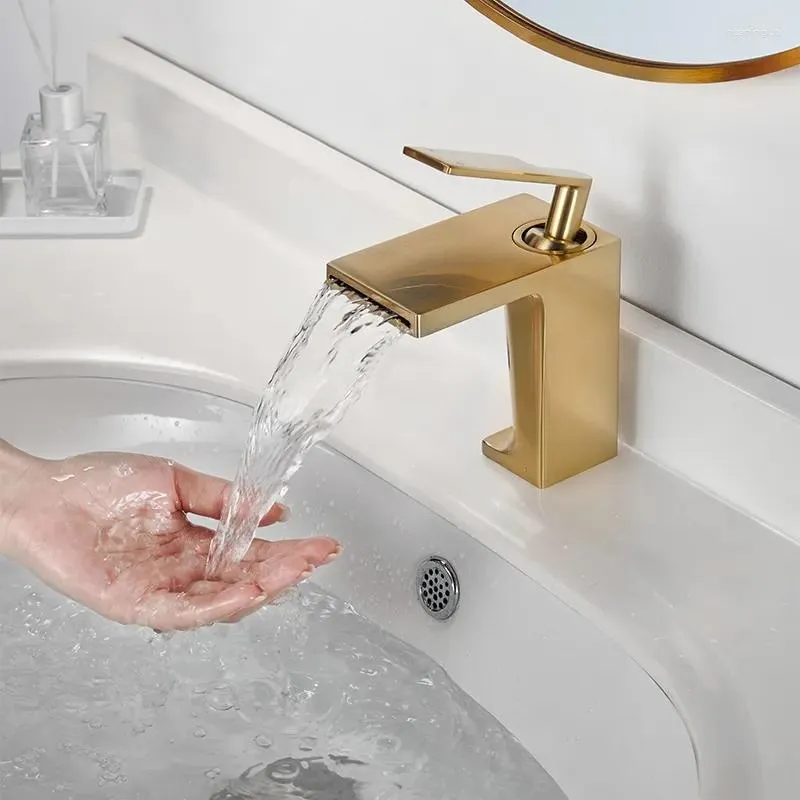 Comprar Grifo de lavabo oro mate de cascada dorado cepillado online