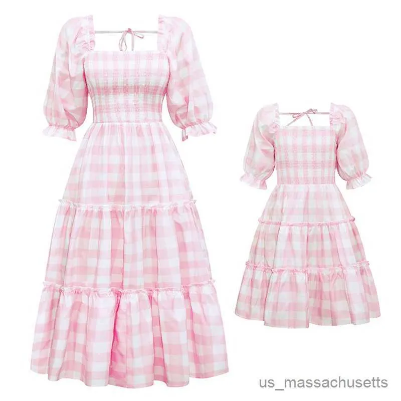 Familjsmatchande kläder Summe Mother Daughter Matching Dresses Pink Grid Spring Family Look Mamma ut och mig kläder kläder mamma mamma baby kvinnor flickor klänning r230810