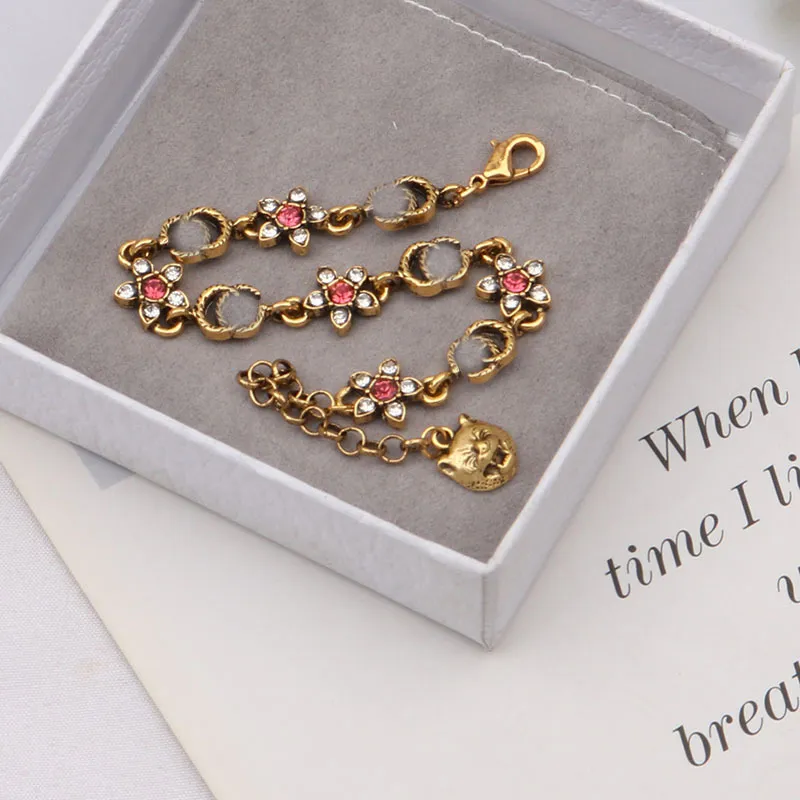 Bileklik moda tarzı bilezikler kadın bileklik manşet zinciri tasarımcısı mektup mücevher kristal inci 18k altın kaplama Küba zinciri düğün sevgilileri Noel hediyeleri