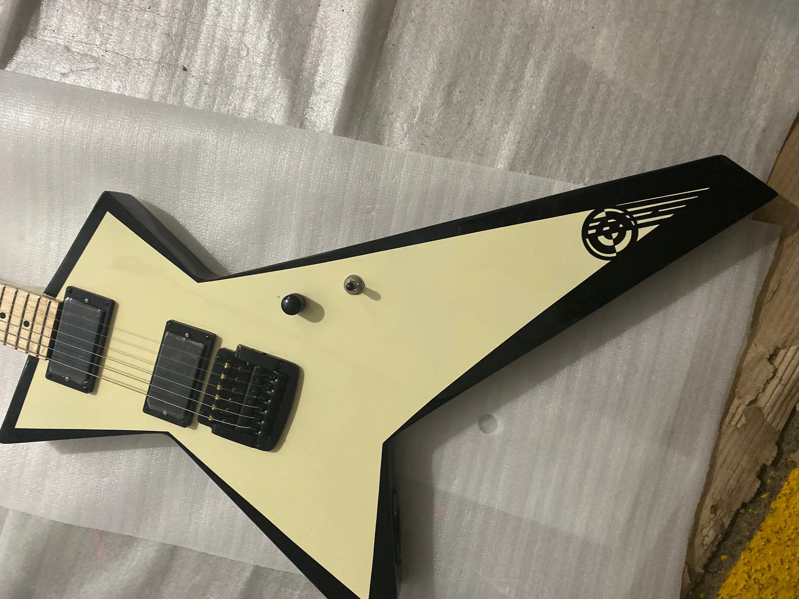 Cream White Explorer Electric Guitar with Kahler Tremolo Bridge, EMG Pickups, Black Hardware - Mahogany Body, 6 Strings Cream White Explorer Electric Guitar with Kahler Tremolo Bridge, EMG Pickups, Black Hardware - Mahogany Body, 6 Strings