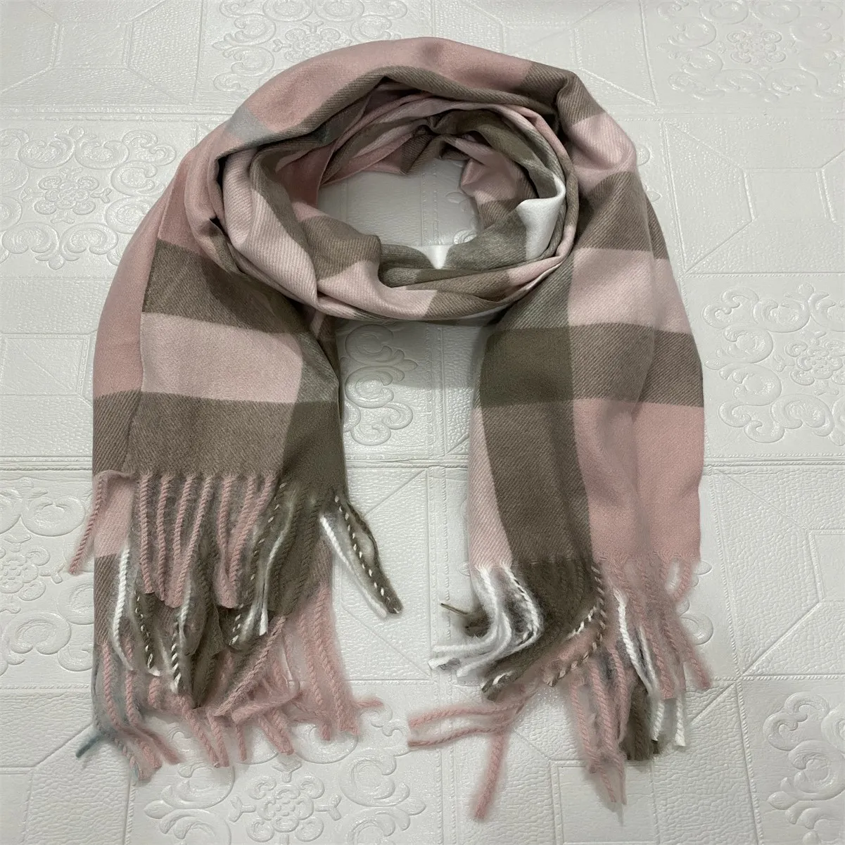 2023 designer halsdukar klassiska mode halsdukar kvinnors varumärkes sjal 100% vinter kvinnors kashmir halsduk produkter stora rutiga sjalar aaa101718