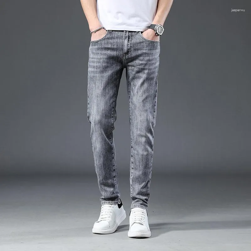 Jeans da uomo grigio scuro per abbigliamento da uomo pantaloni strappati lavati in denim elastici dritti retrò abbigliamento casual pantaloni a matita tagliati