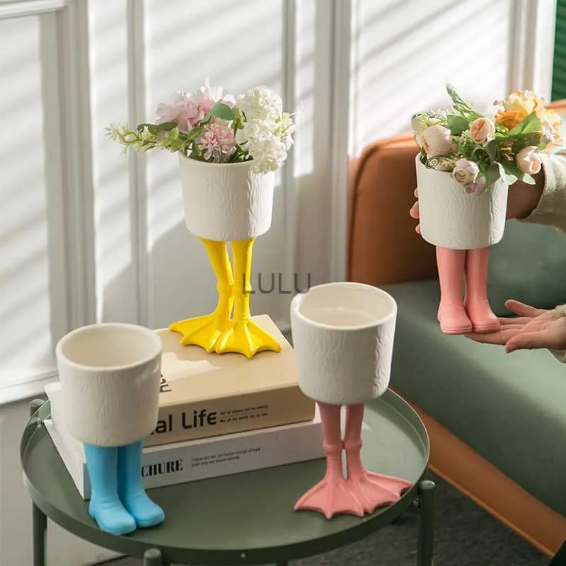 Creative Cute Hand Paoted Boots Goosefoot Shape Vases Ceramic Decorative Flower Vase Filler Table Storage Container Home Decor HKD230823