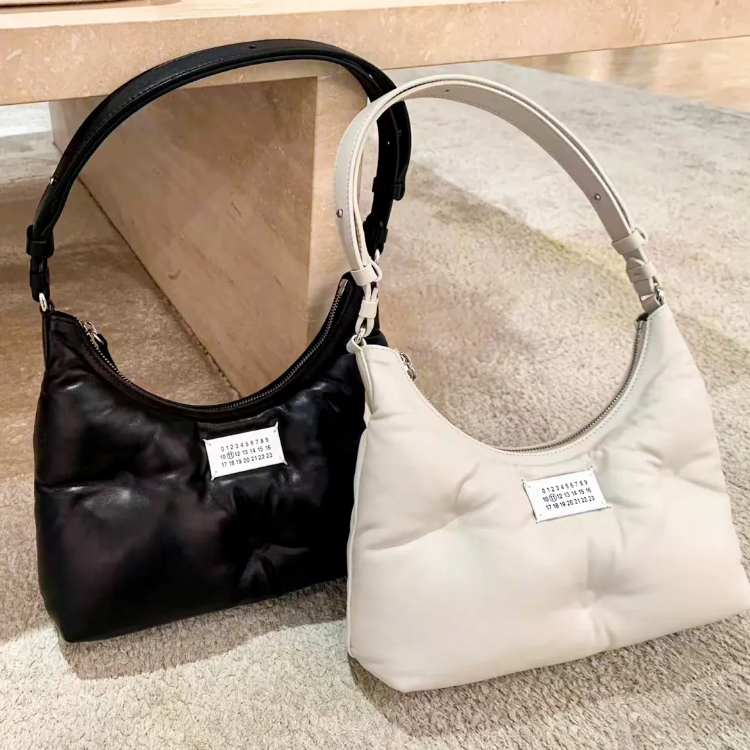 Luxurys Designer Kadın Koltuklu Çantalar Margiela Hobo Vintage Vanity 5a Kalite 2023 Yeni Orijinal Deri Tote El Çantası Erkekler Cross Vücut Kir Debriyaj Omuz Akşam Çantası