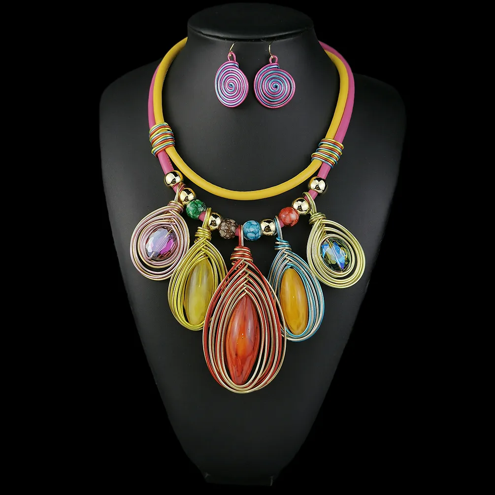 Ensembles de bijoux de mariage bohème pour les femmes coloré résine cristal cuir chaîne tour de cou déclaration colliers ensemble avec boucles d'oreilles en métal mode 230809