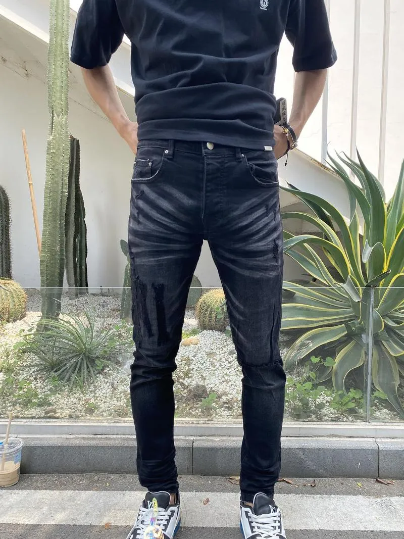 Herr jeans 2023 design mode rippade svart grå nödställda streetwear smala repade bokstäver skadade denim byxor