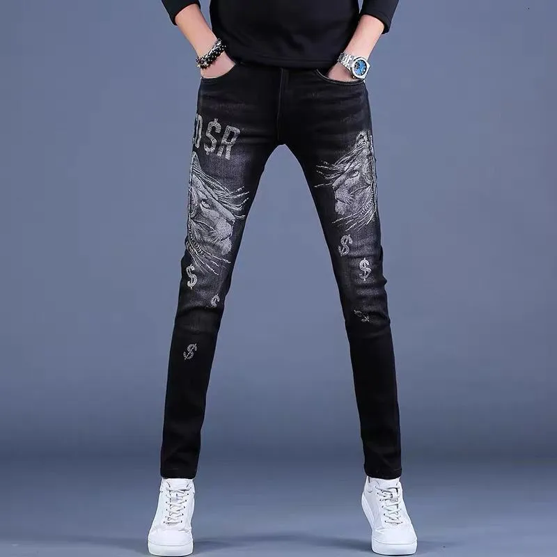 Mens Jeans Korea version Black White Wash Slim Stretch Light Luxury Brodery Stylish Sexy Jeans; 230809