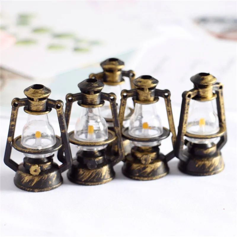 Decorative Objects Figurines 5 10PCS 37x54mm Scale Mini Kerosene Lantern Decor Miniature Oil Lamp Ornaments Fairy Garden AccessoriesHome Decoration 230810