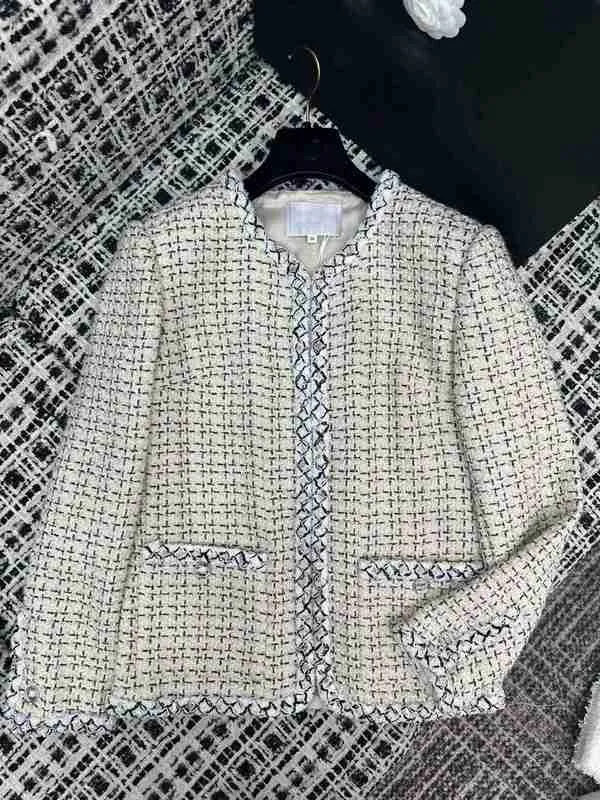 Women's Jackets Designer 2023 Early Autumn New Small Fragrant Round Neck Fine Plaid Off White Woolen Woven Coat for Women F2PM