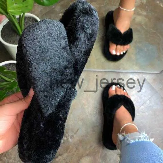 Tallgarna tjocka solade icke-halkplip plus size plysch tofflor hösten/vintern 2020 Nytt hem inomhus bomullssandaler kvinnor plysch flip flops 36-45 ms J230810