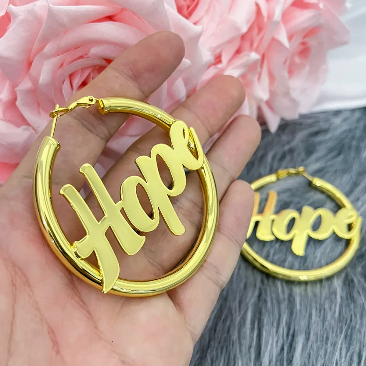 Hoop Huggie 30-60mm Anpassade namnörhängen 5mm Tjock Big Hoops örhängen Rostfritt stål Hip Hop-örhängen Anpassade örhängen för kvinnor Gift 230809