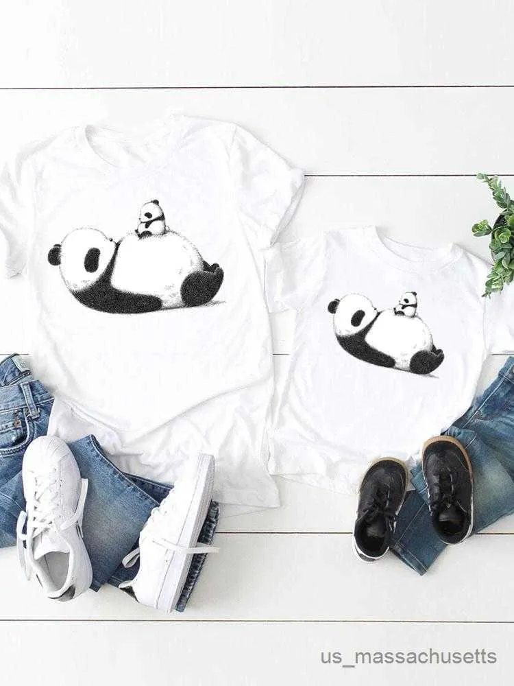 Dopasowanie rodzinne stroje Panda miłosne rodzina pasują do strojów Kobiety Dziecko Dziecko Summer MAMA MAMA Dziewczyna chłopiec matka koszulka koszulka T-shirt ubrania ubrania R230810