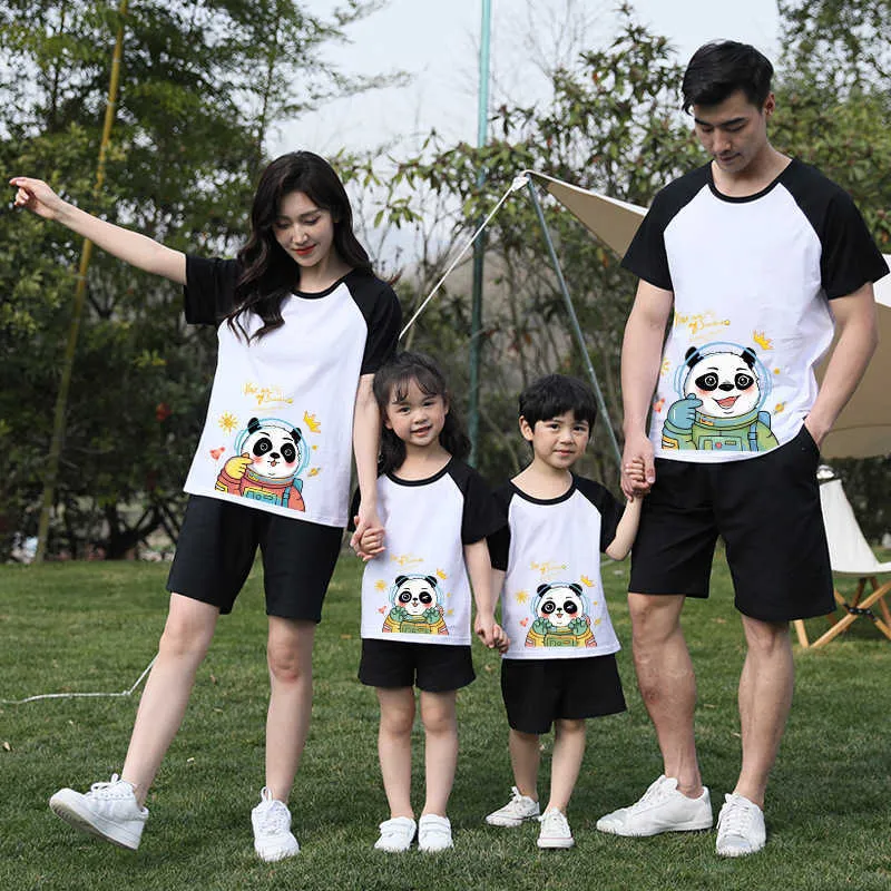 Tenues assorties pour la famille Tenues assorties pour la famille T-shirt en coton enfants maman fille vêtements pour enfants hauts imprimés panda tenues parent-enfant t-shirts occasionnels d'été