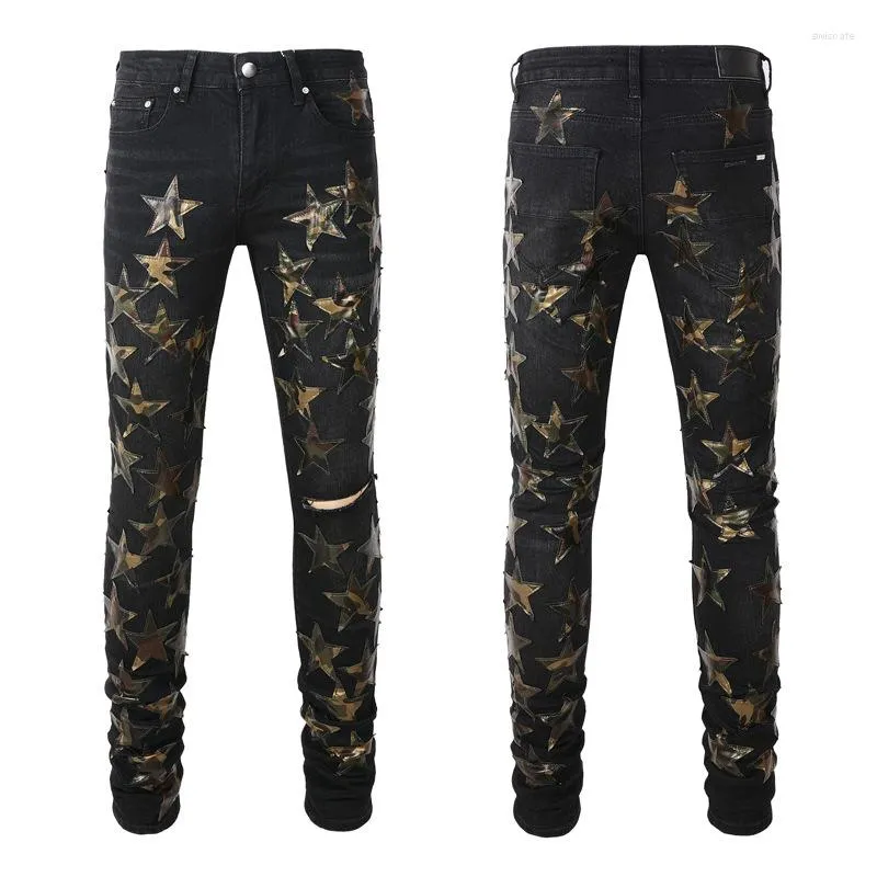 Mäns jeans är Slim Fit Ripped Denim Pants Hip Hop Harajuku Leather Stars Patchwork broderi tiggare byxor