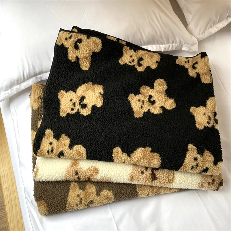 Blankets Cute Bear Pattern double Layer Lamb Wool Blanket Autumn Winter Thick Soft Warm Polar Fleece Blankets For Nap Sofa Chair Blanket 230810