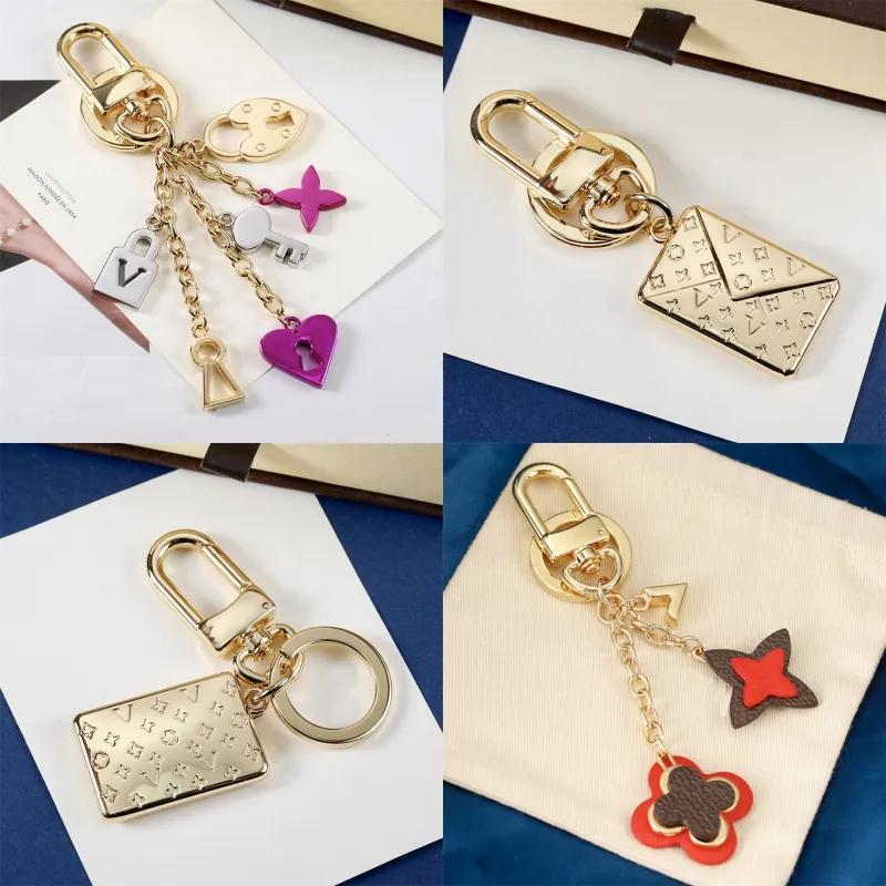 Women Designer Keychains Fashion Golden Letters Flowers Lock Lanyards for Mens Womens Lovers Cars Bags Anti lost Key Chain Keyrings