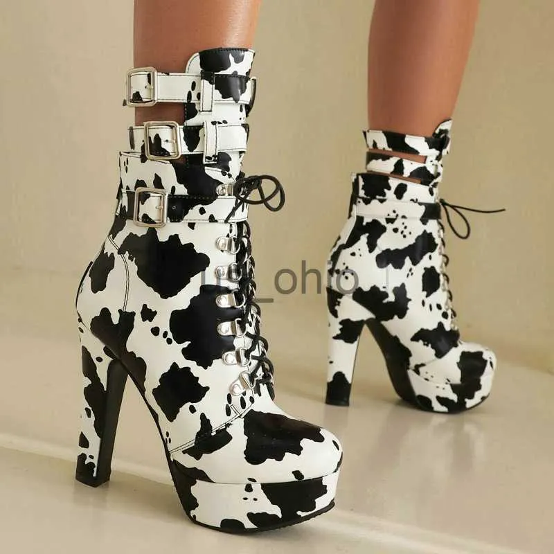 Botas de vaca impressão de pele Multibuckle Strap Super grossa de salto alto Sapatos femininos LaceUp Gothic Platform Boots Big Size Big Size 46 47 48 J230811