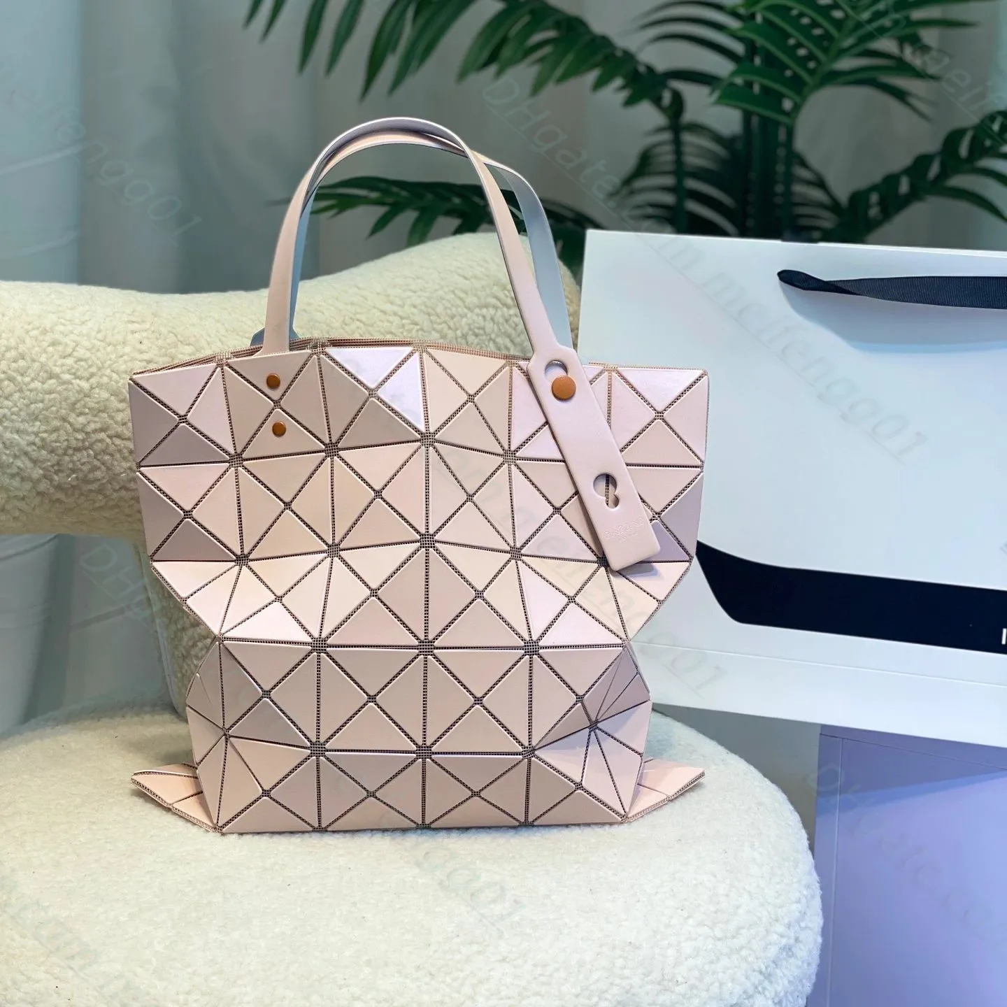 Luxury Lady Handbags Fashion Designer Totes Lucent 6*6 tote Diamond Lattice Squama Socialite Evening Bags Voluminous Beach Bags Fresh Shoulder Bags