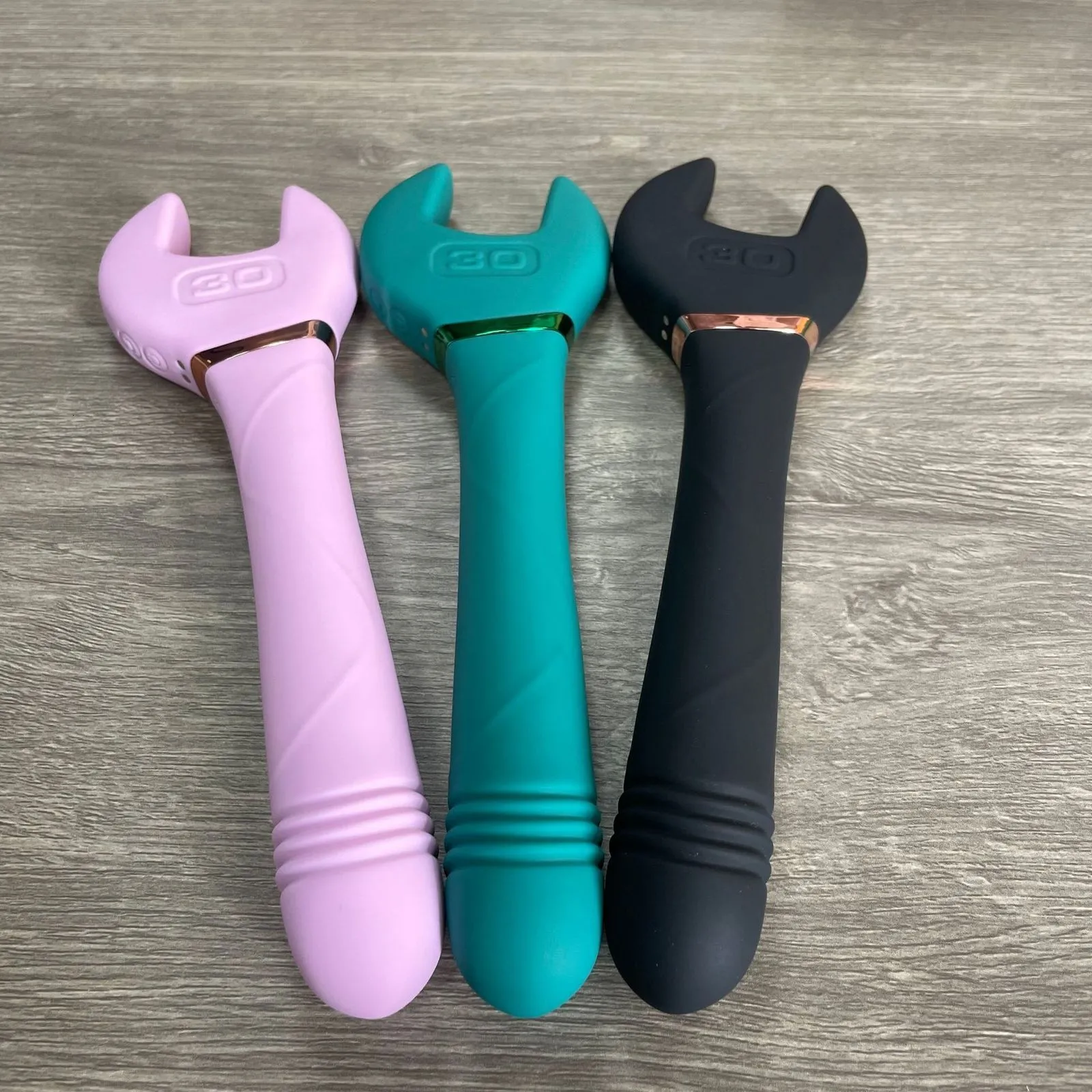 Spielzeug für Erwachsene LICKLIP Love Wrench Vibrator Automatischer Teleskopdildo Hammer Massagestab Klitorisstimulation M_voghion.com