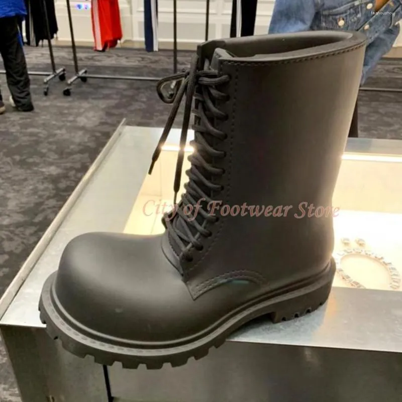 Bottes Femmes Et Hommes Bout Rond Surdimensionné Plat À Lacets Hauts En Stock Bottines En Cuir 2023 Gris Noir Piste De Luxe Chaussures De Créateur