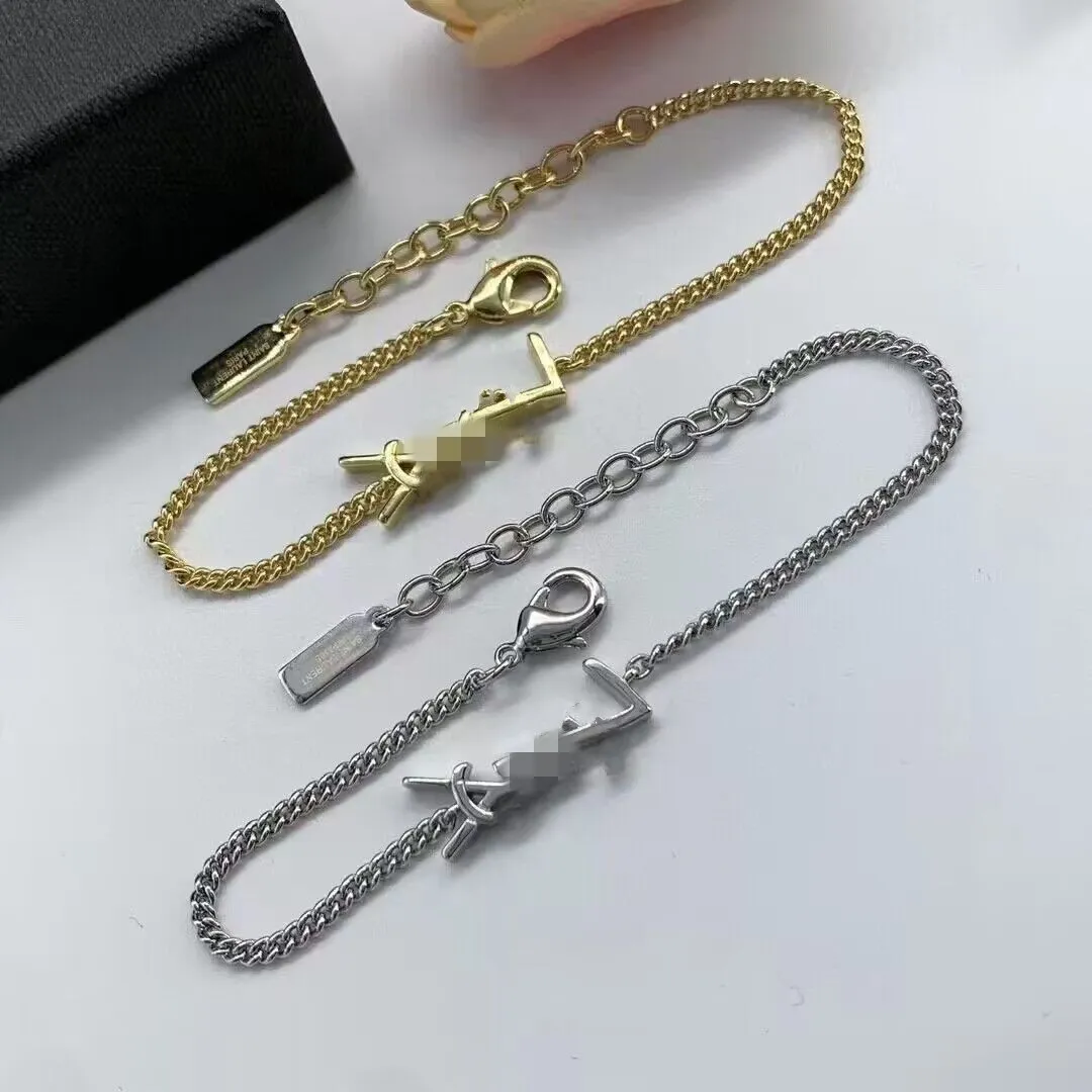 Bracelets de lettres de créatrice originale de marque de luxe Bracelets élégants amour 18k Gold Silver Bangles y Grave Bracelet Fashion Jewelry Lady Party 18cm + 3cm