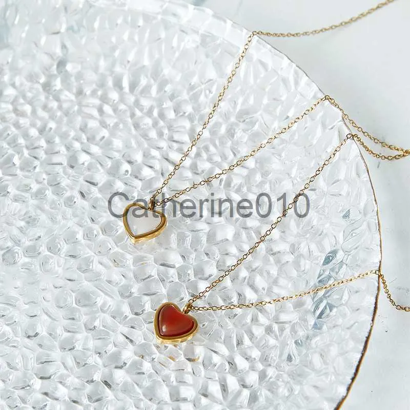 Collane a sospensione Versione coreana Minimalista e personalizzata collana di agata rossa Female a forma di cuore a forma di pesca amore amore a sospensione CATERA CATERA TRENDY J2