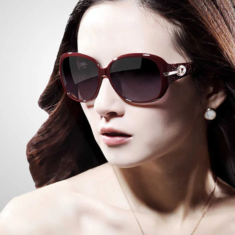Nowa duża rama 9526 Modna damska szeroka lustrzana nogi przycinanie twarzy okularów przeciwsłonecznych Mesh Czerwone okulary