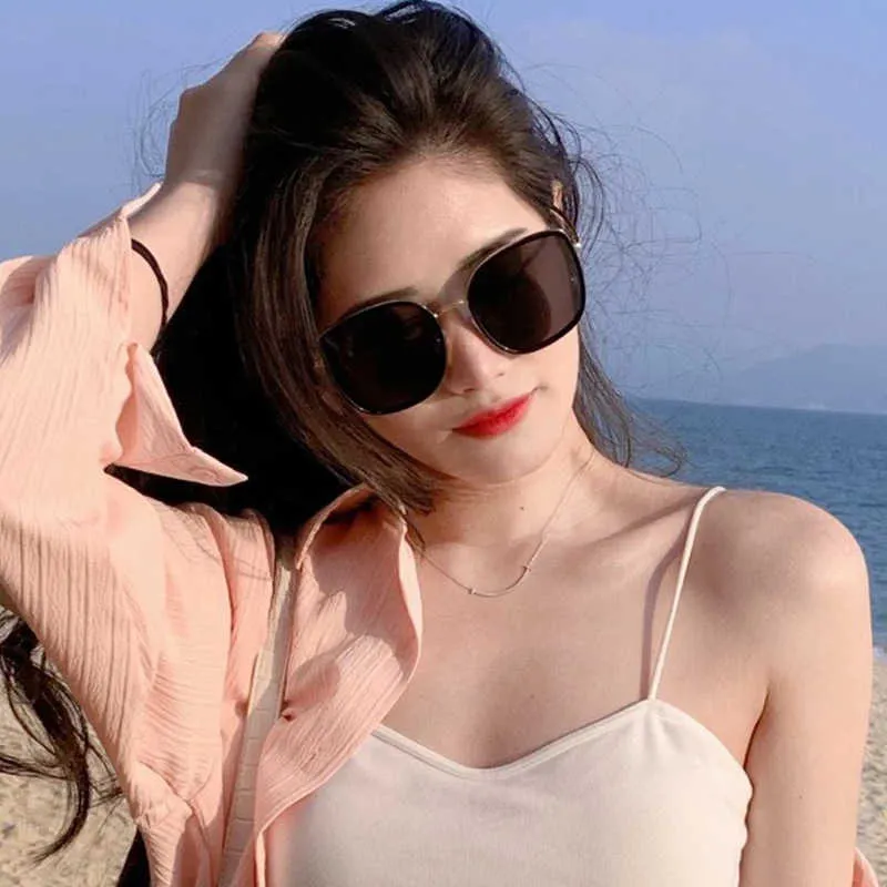 2023 Tiktok Hot Sale Large Frame High Sense Net Red Street Shooting Sunglasses Polarization UV Protection