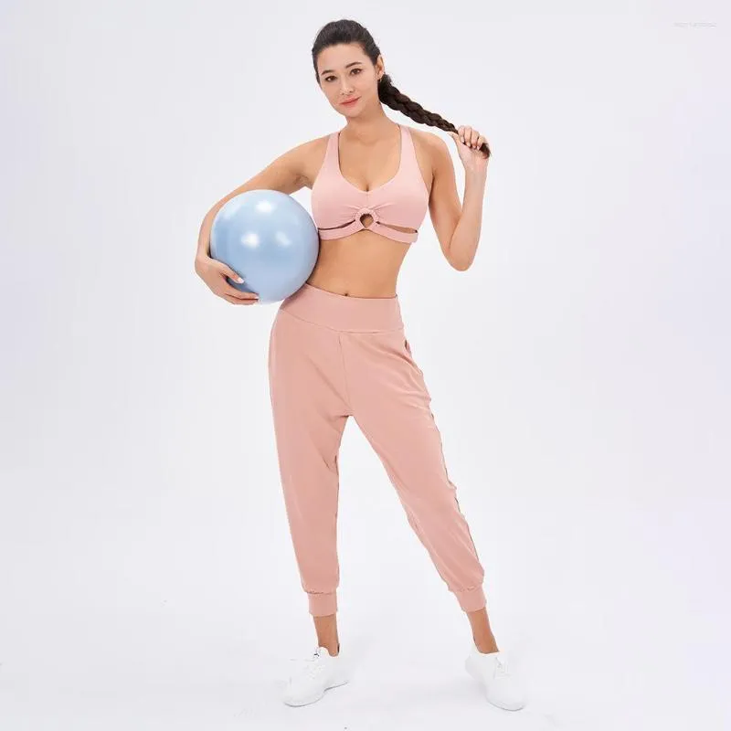 Aktiva uppsättningar Yoga Set Woman Gym Women Fitness Sportwear Sports Workout Clothes for Bra Pants stockfast med PAD