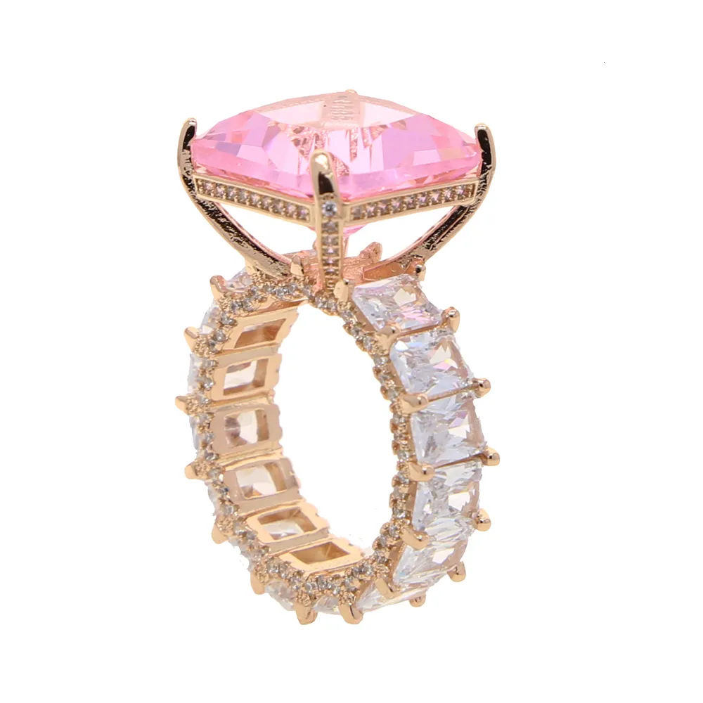 Anello solitario di alta qualità rosa quadrata zirconia cubica