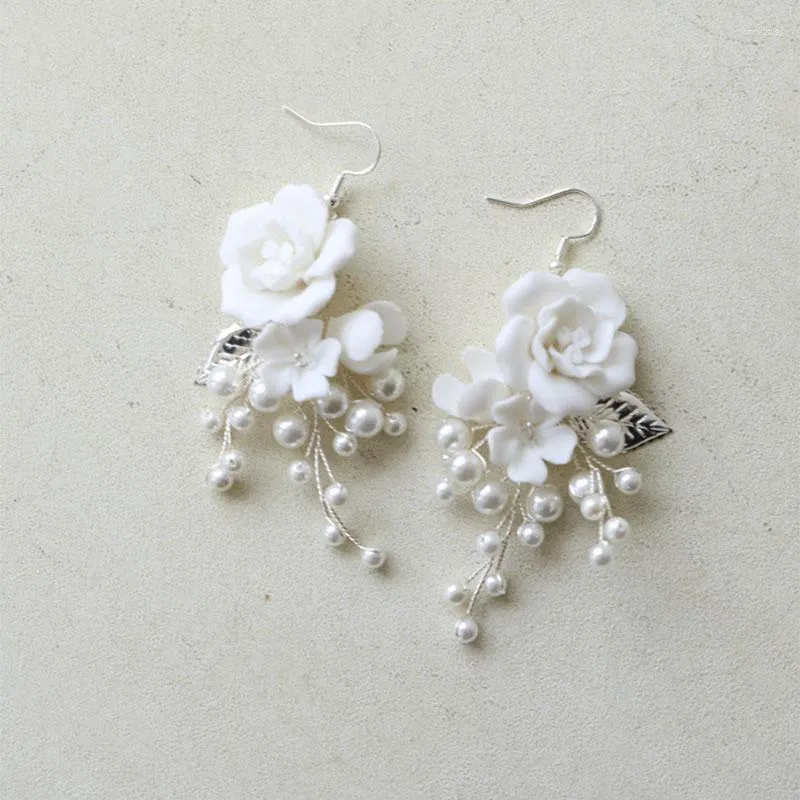 Boucles d'oreilles en pente slbridal à la main le style inscripteur scintillant des strass en porcelaine de porcelaine perles de mariée de mariage.