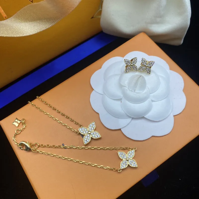 Designer Necklace Bracelets Earrings Set 18 Gold-plated Diamond Flower Bling Bracelet Fashion Luxury Logo Family Couple Gift Bangle With Box