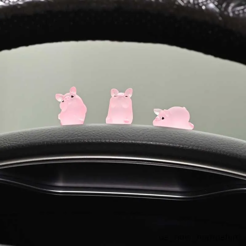 Dekorationen Süßes Mini Schwein Auto Air Outlet Dekoration Spielzeug Frauen  Männer Geschenke Auto Innenraum Home Ornamente Accessoires R230811 Von  10,16 €
