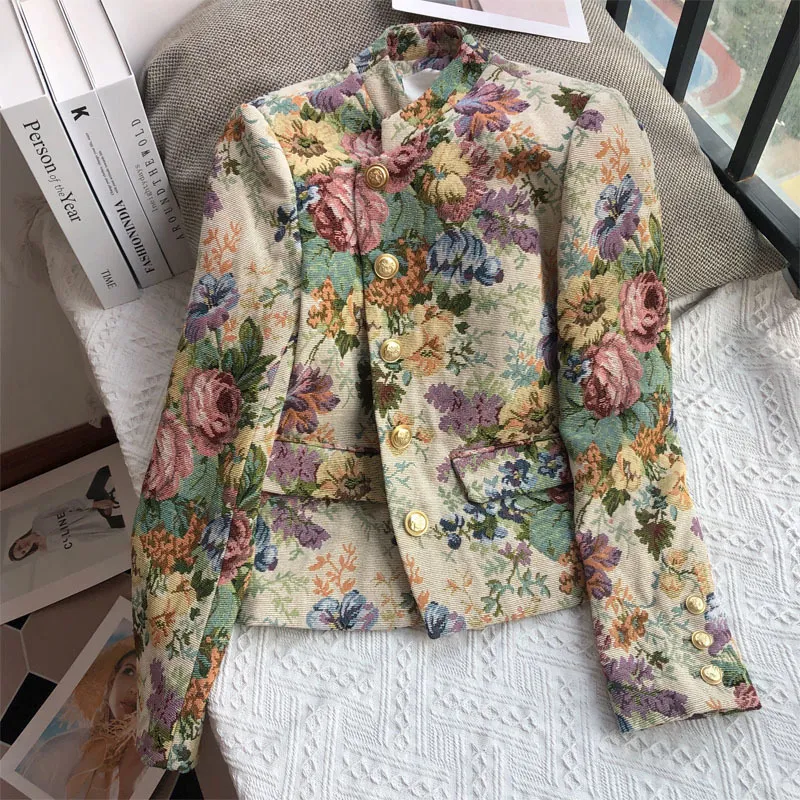 Męskie bluzy bluzy Vintage Jacquard Coat jesień i zimowy złoty guzik Mały stojak kołnierz długi rękaw Temperament Krótki Top 230810