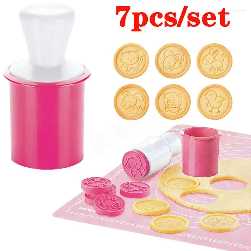 Baking Moulds 7PCS/Lot Cartoon Cookies Stamps Molds Plunger Chocolate Fondant Cake Embosser Cutter Bakeware Kitchen DIY Decorating Tools