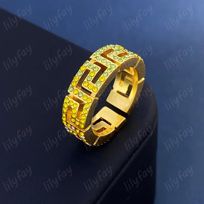 Anneau de créateur Luxury v marque Hollow out anneaux Gold plaqué ouverts ouverts Fashion Grèce Anneau de diamant pour femmes cadeaux de bijoux de mariage Nouveau-14