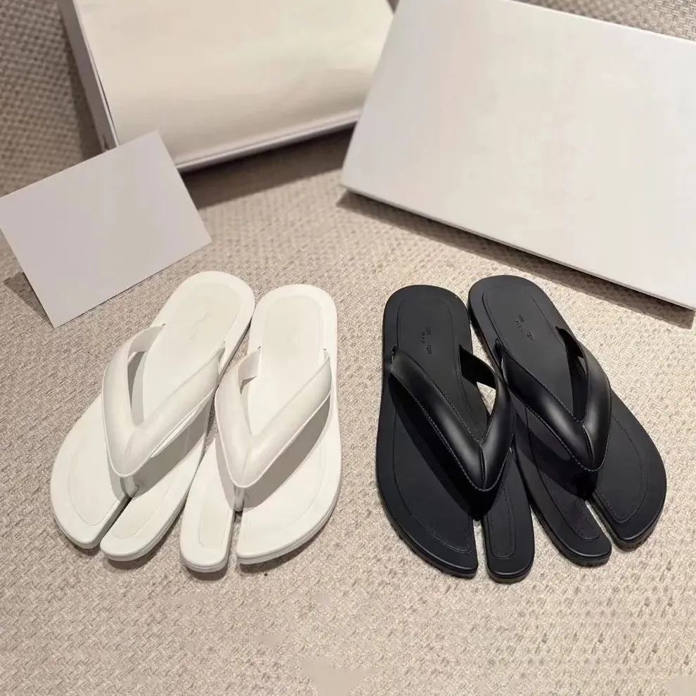 10a top quality flat Flip flops sandals Designer shoes black white Casual Slide beach fashion maisons margiela Tabi sandal mans womens Slipper