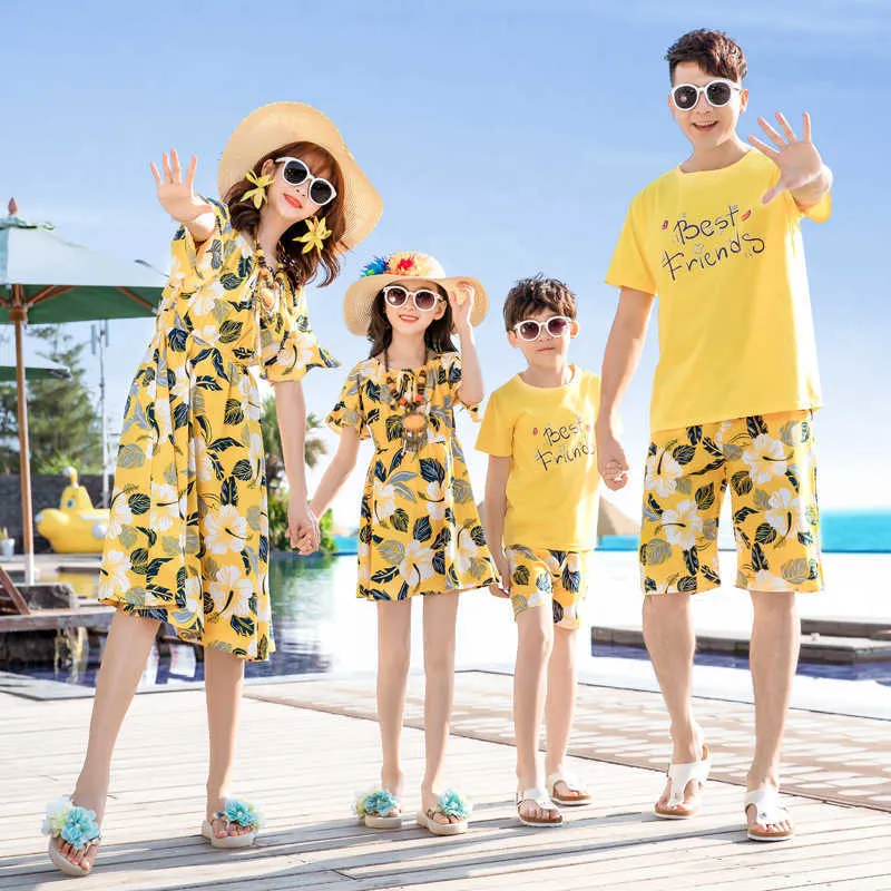 Dopasowanie rodzinnych strojów rodzinnych strojów letnia plażowa mama córka sukienki kwiatowe tata syn pasujący do koszulki z szortami pasujący wakacje para