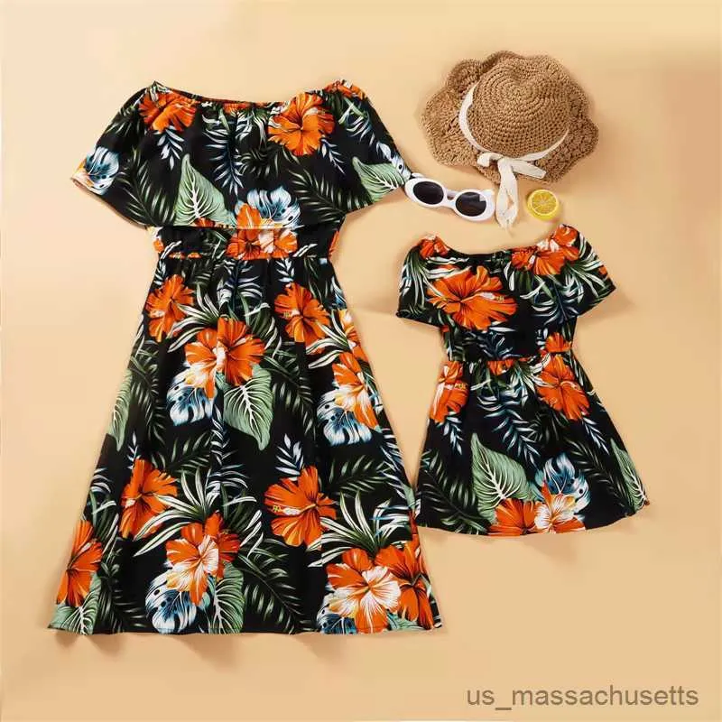 Family Matching Outfits Hawaii Red Polyester Summer Dresses Shirts for Mom Dad Kids 2024