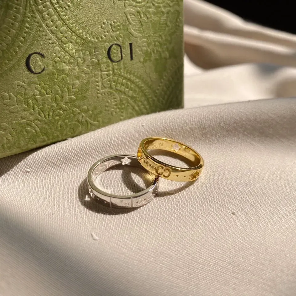 Gioielli di marca Rings di lusso classici Rings Gold Women Trendy Holiday Stars Hollow Classic Jewelry Designer Rings Men Coppia Rings di alta qualità bene