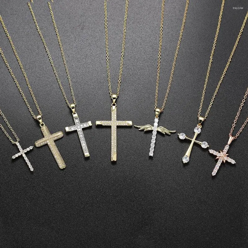 Chaines Collier pendentif pour femmes Luxury Zircon Cross Light Gold Color Kpop Choker Chain Christmas Gift Bijoux en gros