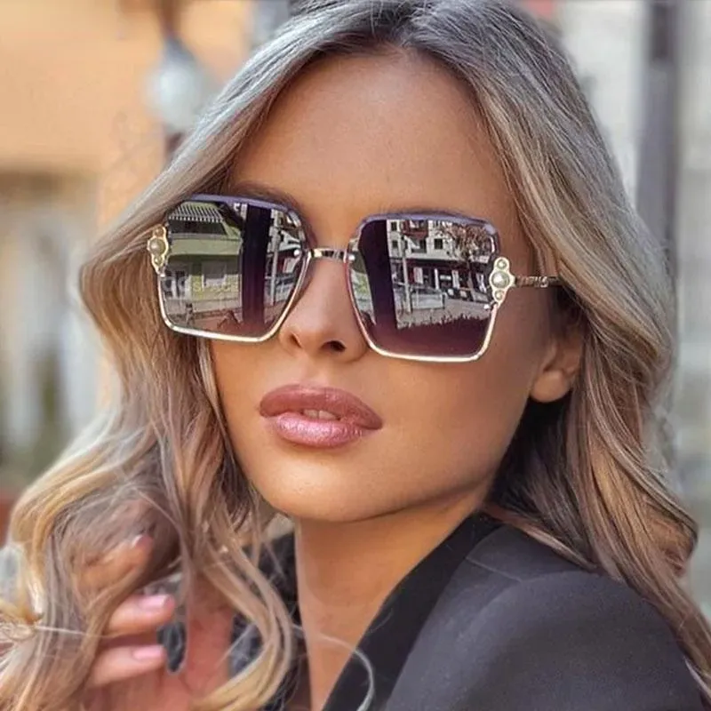 2023 Luxury Designer Sunglasses for Mens and Women Half Frame Luxury Women Pearl Square Fashion Shades UV400 Vintage Glasses