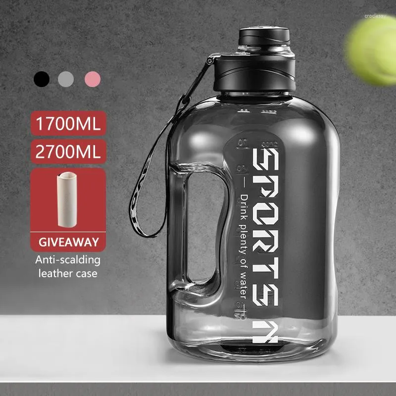 زجاجات المياه 2.7/1.7 لتر زجاجة كبيرة غلاية محمولة تدرج الرياضة الرياضية البلاستيكية بلاستيك برميل بوتلا كوب ملون