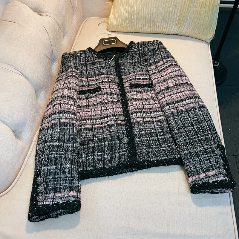 2023 Autumn Black Plaid Panelowe Tweed Tweed Kurtka Długie rękawowe przyciski szyi Klasyczne kurtki Płaszcz Krótka warstwowa jeźdźca A3G116539