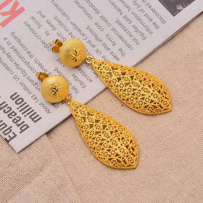 Latest Design Gold Earrings For Ladies ER000146 |