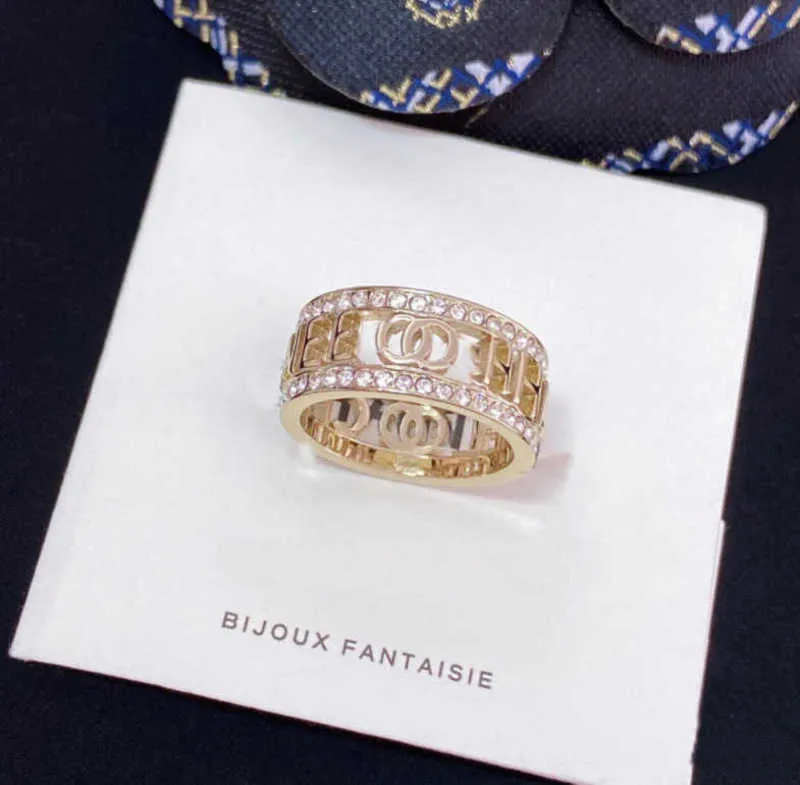 Bandringar designer liten doft vår och sommar ny ljus lyx ihålig bokstav dubbel rad strass ring kvinnlig personlighet mode mångsidig ring 4a7h